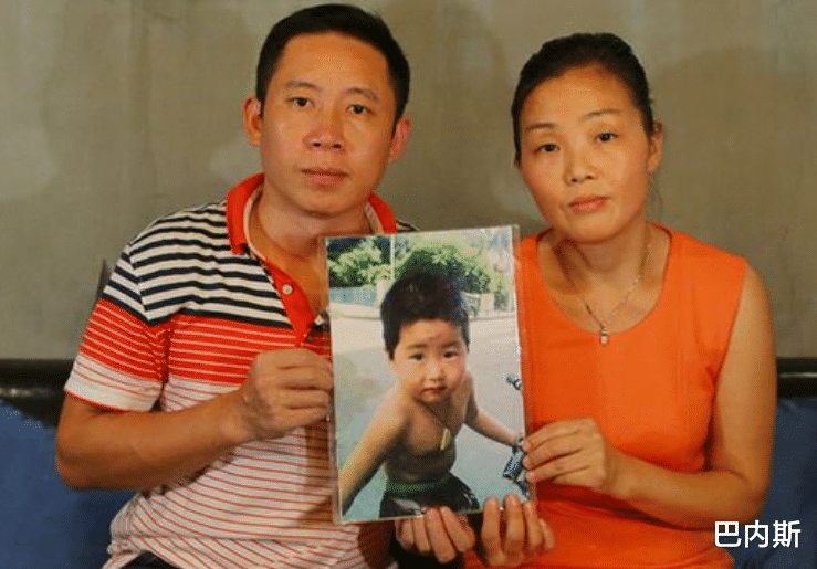 肖战|孙海洋夫妇包子铺走红，2元一个肉包，看到馅料难怪很赚钱