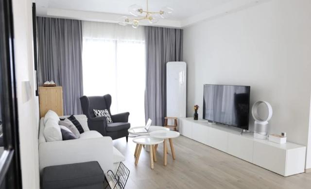 装修时坚持不封主阳台!过道设隐形衣柜,完工后实用极了!超棒!