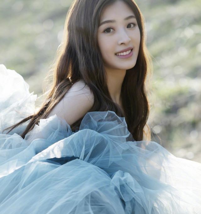 张含韵|张含韵佟梦实恋情疑曝光，牵着手回酒店，男方被指脾气不好口碑差