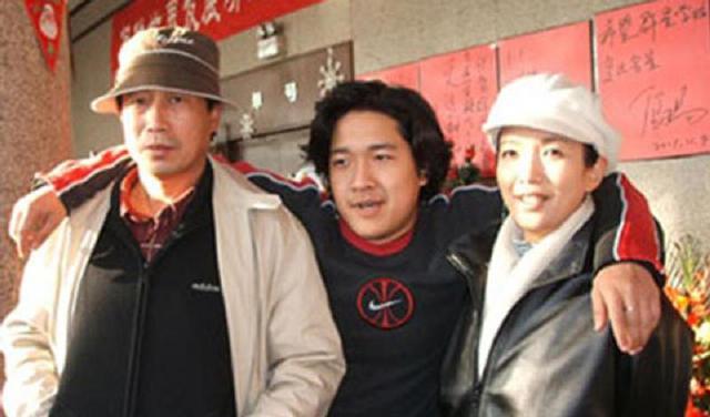 张博宇|吕丽萍的儿子张博宇：3岁父母离异，继父给他带来温暖与幸福