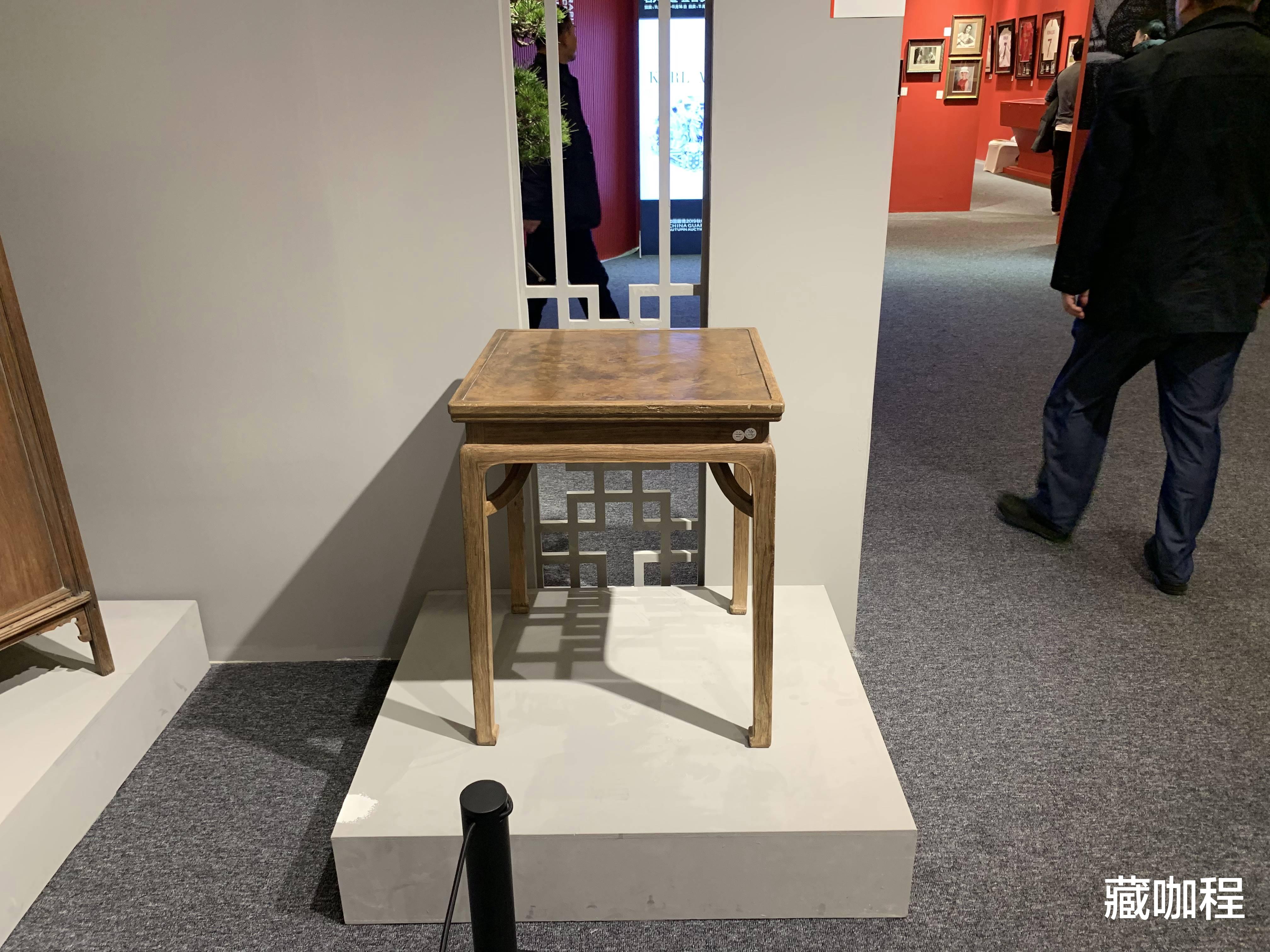 |披麻挂灰依稀尚存，清黄花梨条桌230万成交