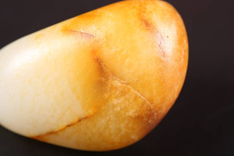 |和田玉有瑕疵，佩戴久了瑕疵会消失吗？