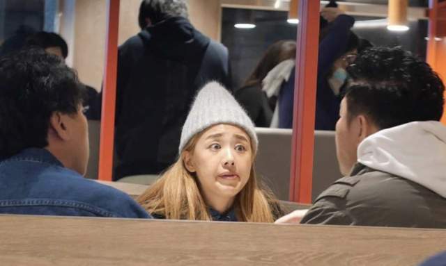 吴映洁|32岁女星深夜现身快餐店，为好友庆生消费未过百，曾自曝月花11万