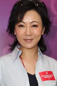 袁洁莹|近况曝光！香港知名女星大热天穿风衣，身形暴瘦目测不足100磅