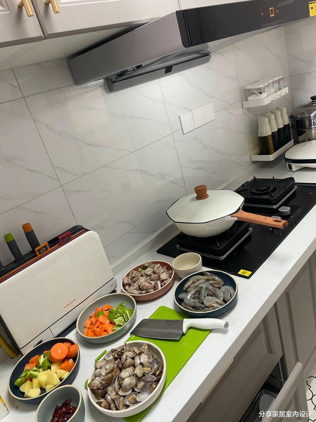 羡慕她家新房，单单硬装花了5W，便宜又好看，入住一个多月很幸福