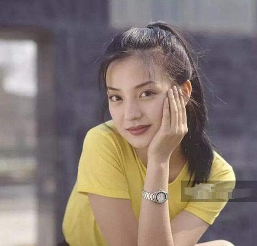 林青霞|明星们的老照片，18岁的林青霞，学生时期的景甜，张张值得回忆