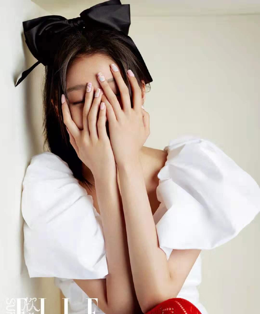 姚姚时尚|关晓彤时尚杂志大片:7套LOOK各种风格随意切换,时尚表现力超强