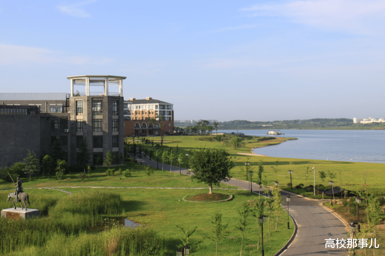 梅菜扣肉|堂堂211名校,却因“饭菜太贵”上了热搜,梅菜扣肉每斤达125元