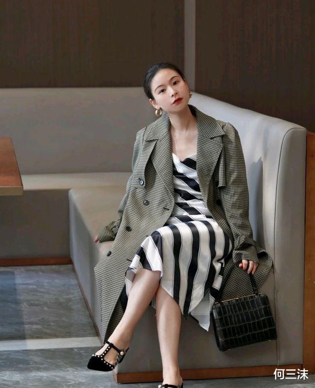 穿衣搭配|职场穿搭不要只会西装配西裤，可以尝试其他的风格，别有一番风味