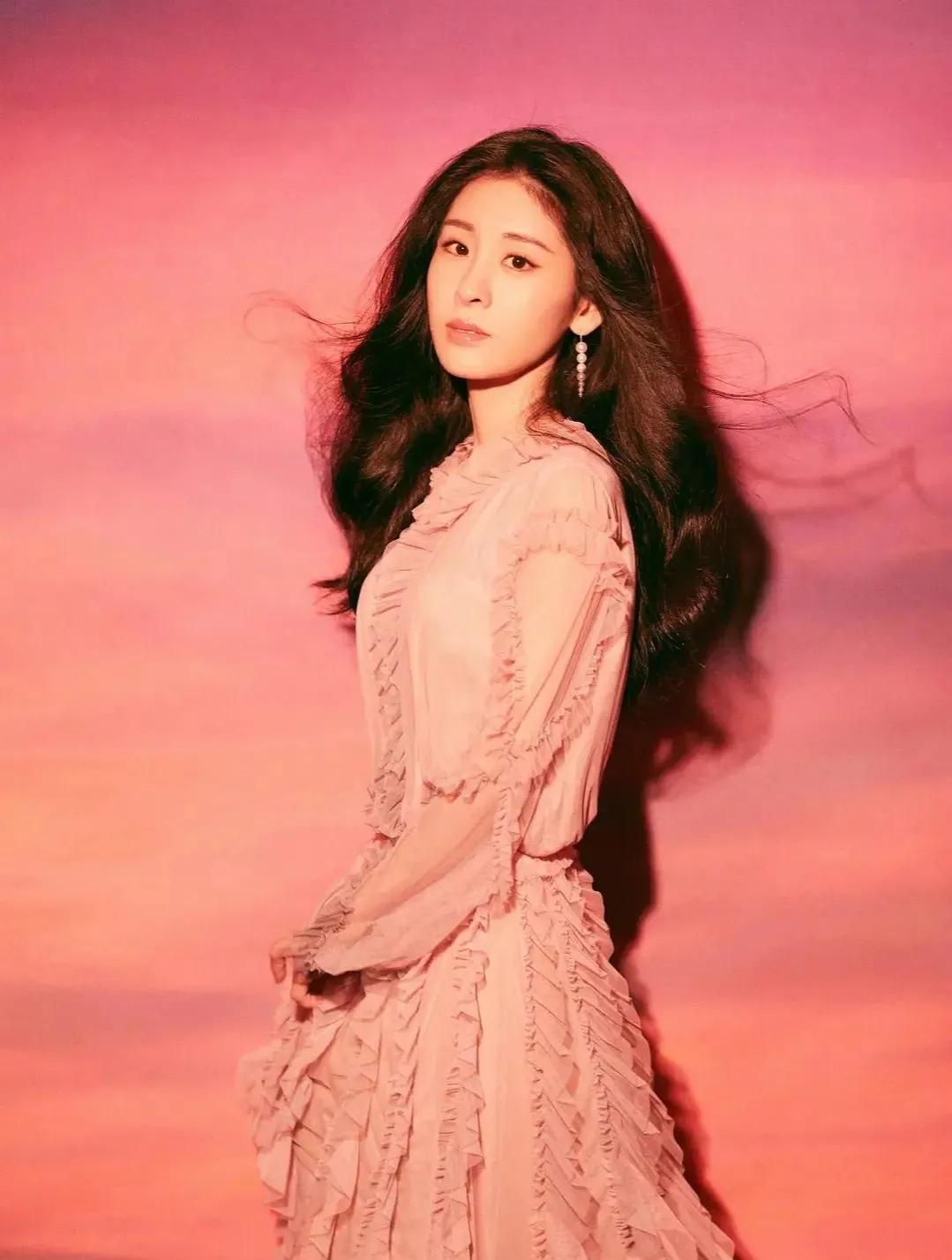 张碧晨|歌界女神张碧晨，妈妈身份丝毫没改变高贵的气质与性感的身材