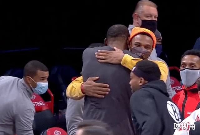 凯文·杜兰特|2017年他用头硬怼杜兰特，无球可打之时，阿杜向他伸出援手