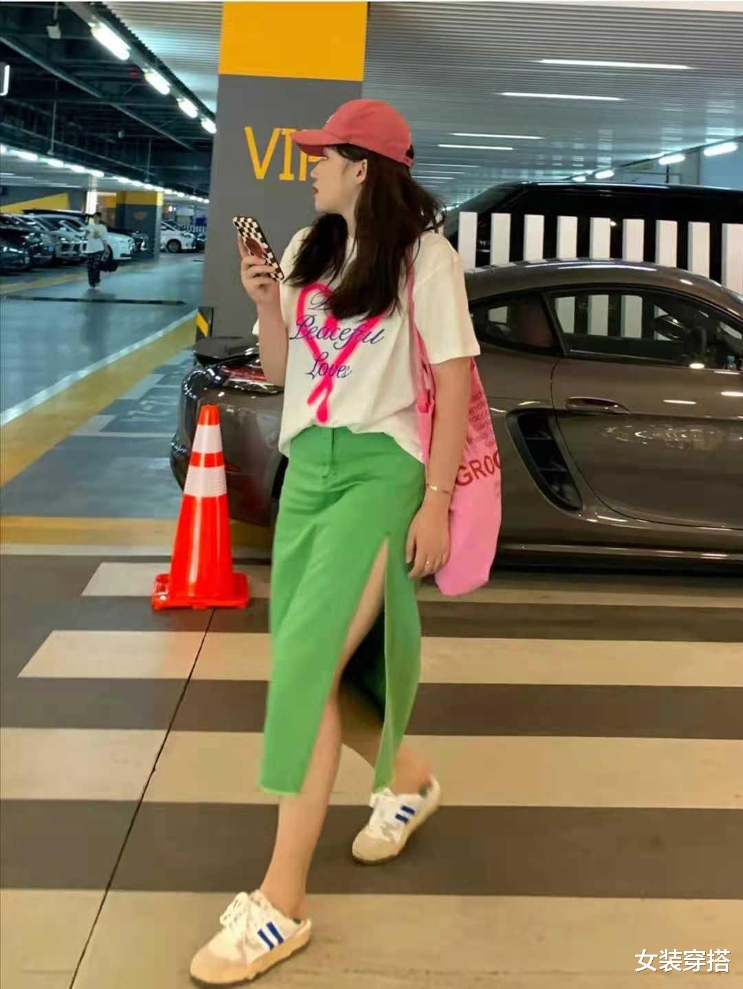 女装穿搭|穿半身裙怎么搭配上衣和鞋子