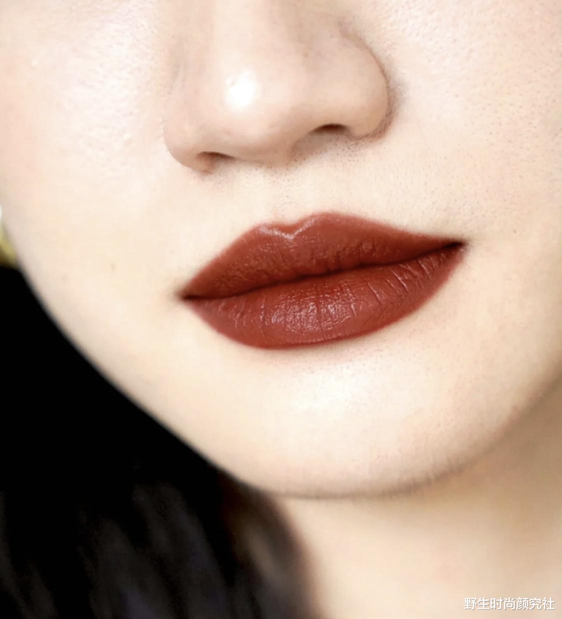 口红 天冷了，别只涂“红棕色”，试试这4款口红，显白又时髦