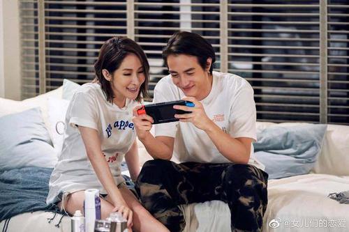 舜网 萧亚轩男友被狗咬后首现身 两人依偎亲吻场面甜