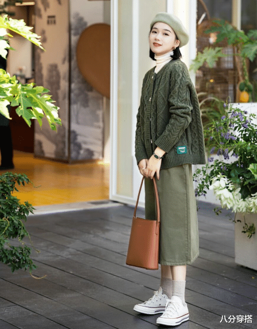 八分穿搭 冬季保暖穿搭少不了针织衫，借鉴这几组搭配思路，温柔保暖还洋气