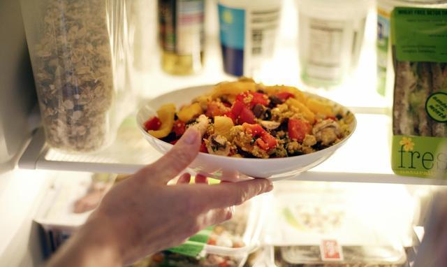 胃镜|隔夜菜有毒还致癌,不能吃?实验发现:有一种蔬菜隔夜也可以吃