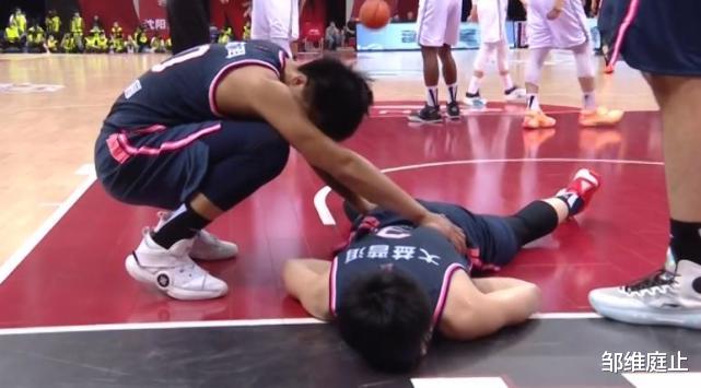 廣東男籃|遼寧隊真拼了，頂傷廣東隊兩員大將！裁判判罰違體犯規沒有爭議！