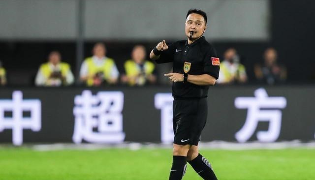 憨爸爸育儿|良心哥执法泰山队比赛，视频裁判也是老熟人，翻版去年足协杯决赛