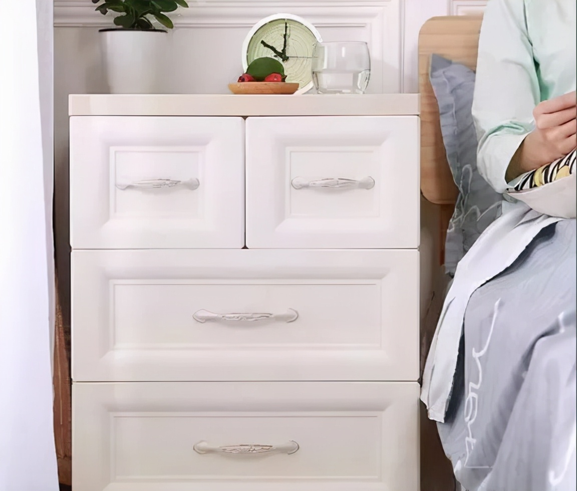 装修时尚家|衣柜还做这种半圆角的就落伍了,用过之后才知道,缺点太多了!