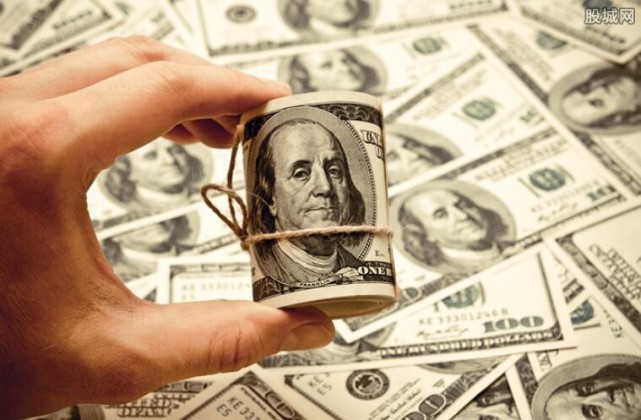 经济危机 美财政财长深夜来电，请求中方接盘施以援手，接下来一幕非常解气