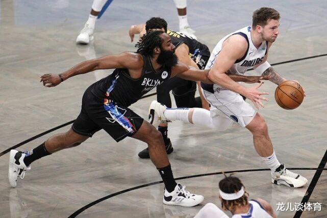 篮网队|6+8+2!篮网27分惨败,谁留意他的正负值,球迷集体呼吁签下来吧