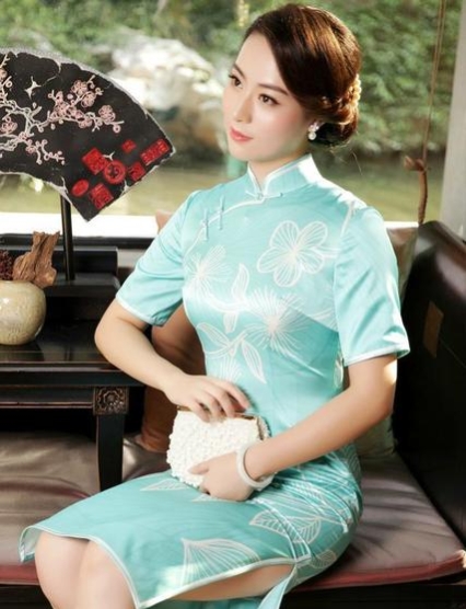 贾平凹 1992年，一个女领导带了瓶好酒去看贾平凹，贾平凹见酒立马笑道：“可惜我不是女的，不然一定做节育手术。”