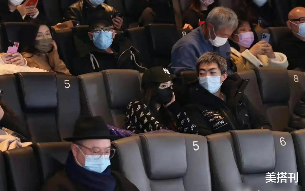 杨幂 杨幂美到上热搜！口罩遮不住惊艳，网友：狐狸眼占了美貌的七成