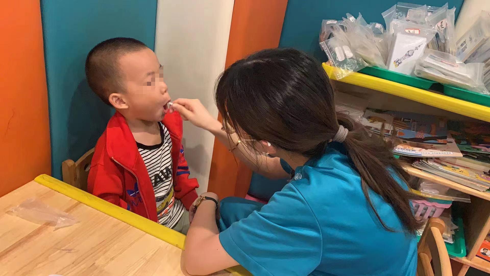 粤儿悦康|天使讲堂:孩子为什么迟迟不说话?不少家长都在犯这7个错误!