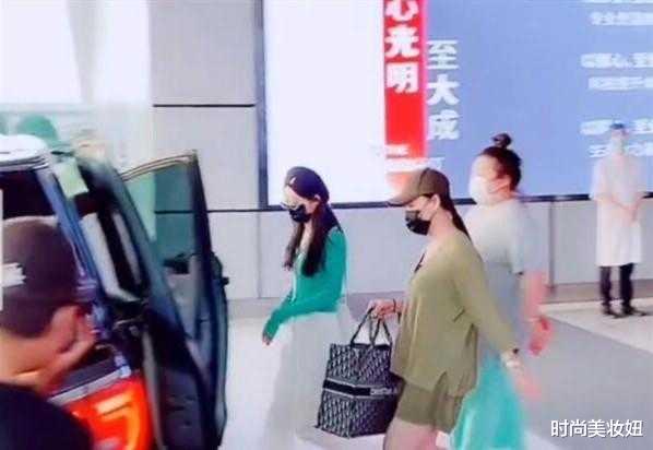 时尚美妆妞|赵丽颖离婚后瘦得让人心痛，穿针织衫配阔腿裤撑不起，89斤像麻杆