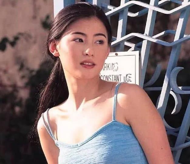 育妈计|41岁张柏芝晒健身照，四肢纤细皮肤紧致，马甲线明显无一丝赘肉