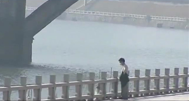 小伙好心扶起摔倒老人,反倒被讹20万,为证清白自杀!
