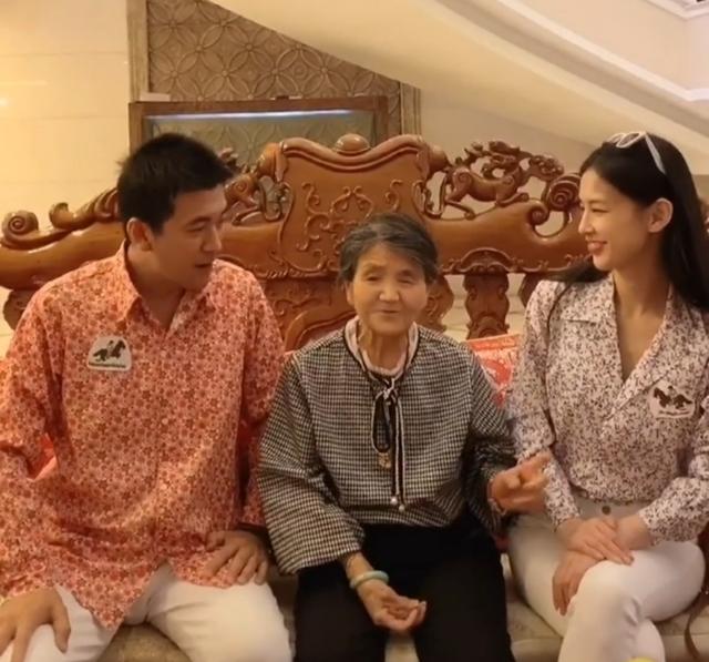 张天爱|黄圣依的婆婆：五个子女的幸福老母亲，我是儿媳的头号粉丝