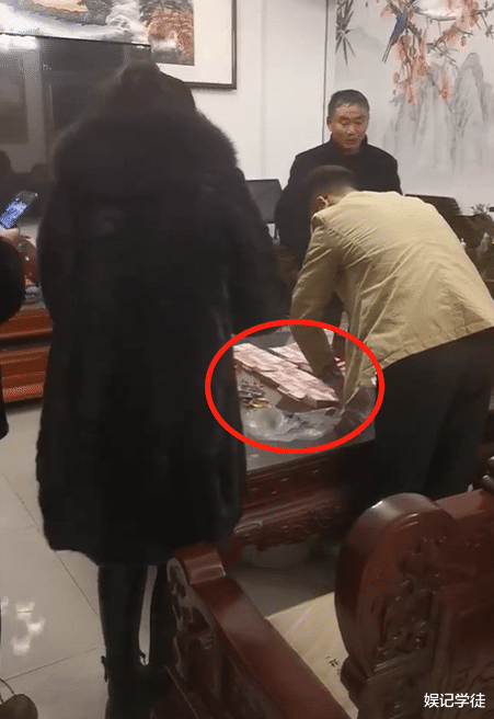 陈亚男|陈亚男母亲退还彩礼，全程未进朱家大门，由媒人“东哥”负责清算