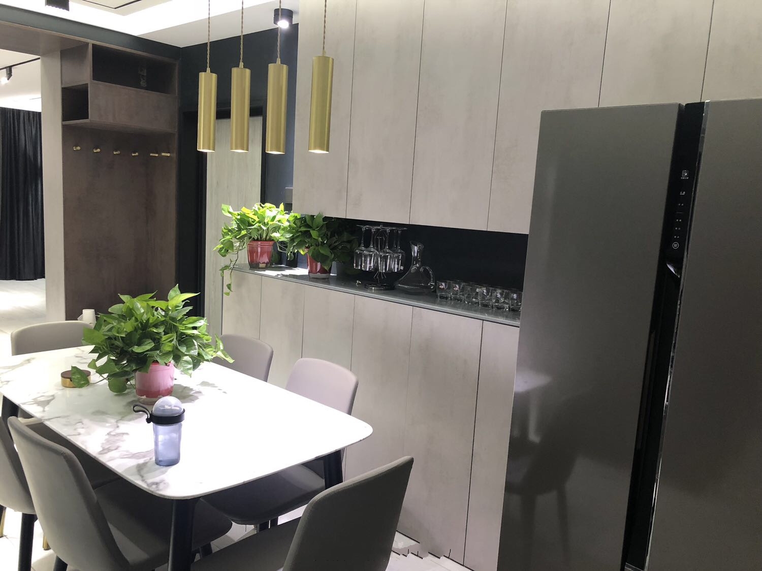 现代风新房完工，装修费全包30万，亲朋都说我傻，参观后都打脸了