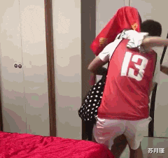 苏月瑾 “电梯里遇到的女生，怎么提醒她显得智商高？”太机智了哈哈哈