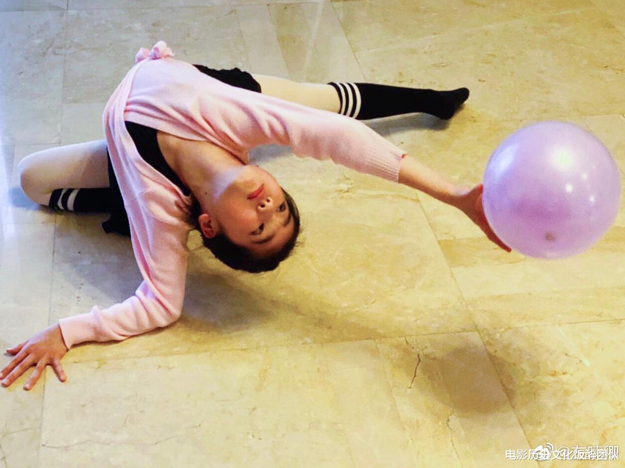 左小青|观众们心中的邻家小妹左小青,岁月都不忍心雕刻她的美