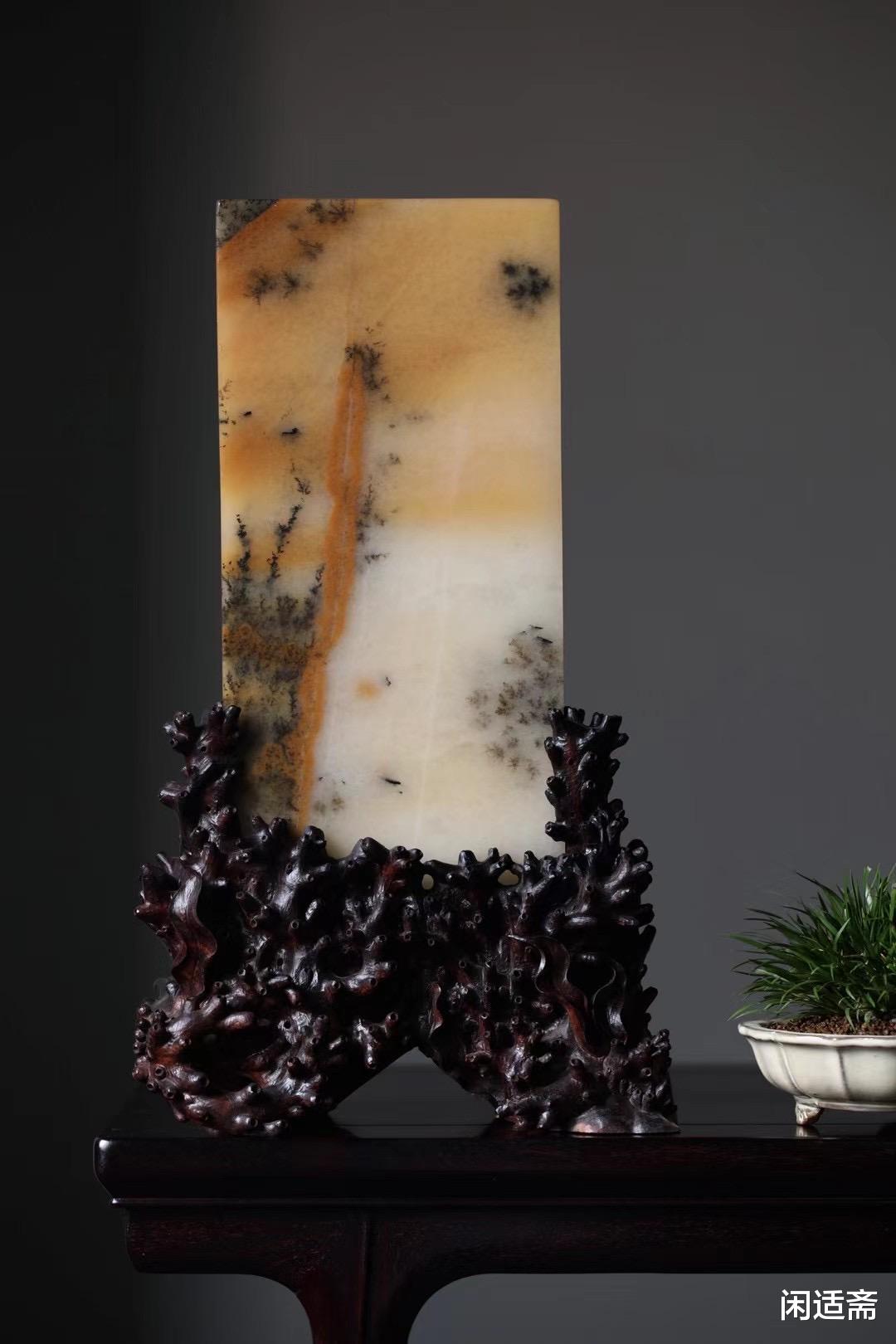 黄龙玉|文房清供摆件，紫檀配黄龙玉，鱼乐图