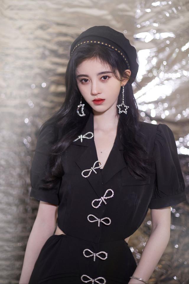 硬汉枪神|说她是“半永久妆容”的歇歇吧，她的美貌，一般人还真比不过