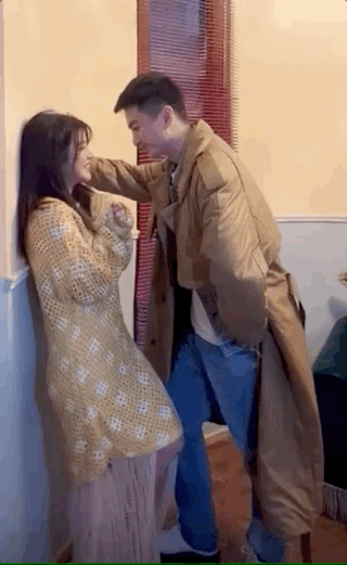 陈晓|陈晓陈妍希击掌壁咚，相视而笑，陈晓被老婆摸脸超害羞