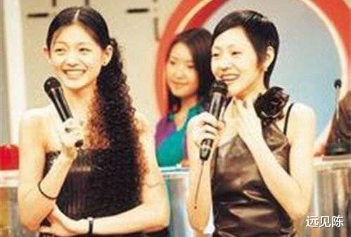 白莲花|小s远比你想的“懦弱”，在外当大众女神，回到家连大气都不敢出