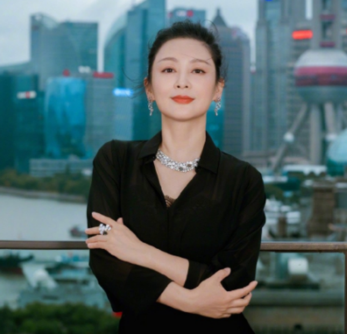 肖浩飞白|未婚先孕逼退倪萍，“上位”陈凯歌，陈红没你想得那么简单