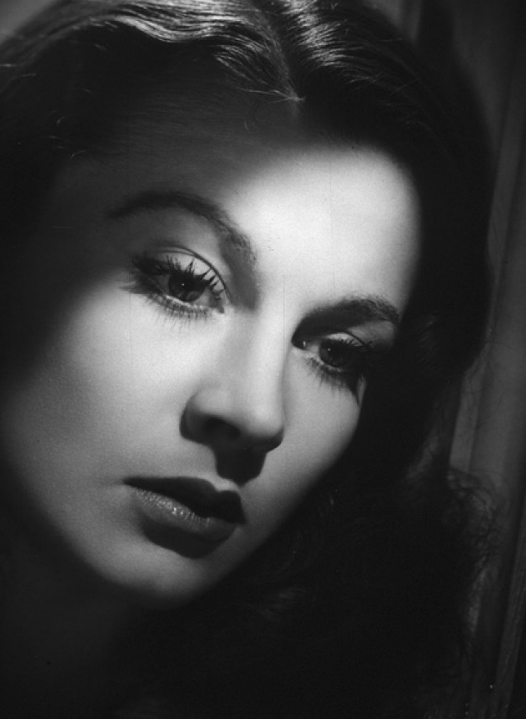 费雯·丽|费雯丽：凭借精湛演技，将《乱世佳人》演的淋漓尽致