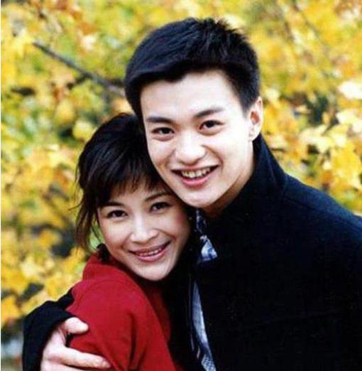 亮剑|曾凭《亮剑》走红，却因拒绝“Q规则”被封杀，今和老公打工还债