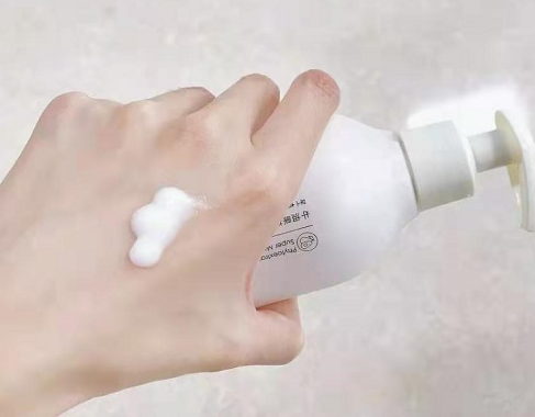 孕期 孕期皮肤干到炸裂？先别急！秋冬用这5款身体乳，涂完后比脸还嫩