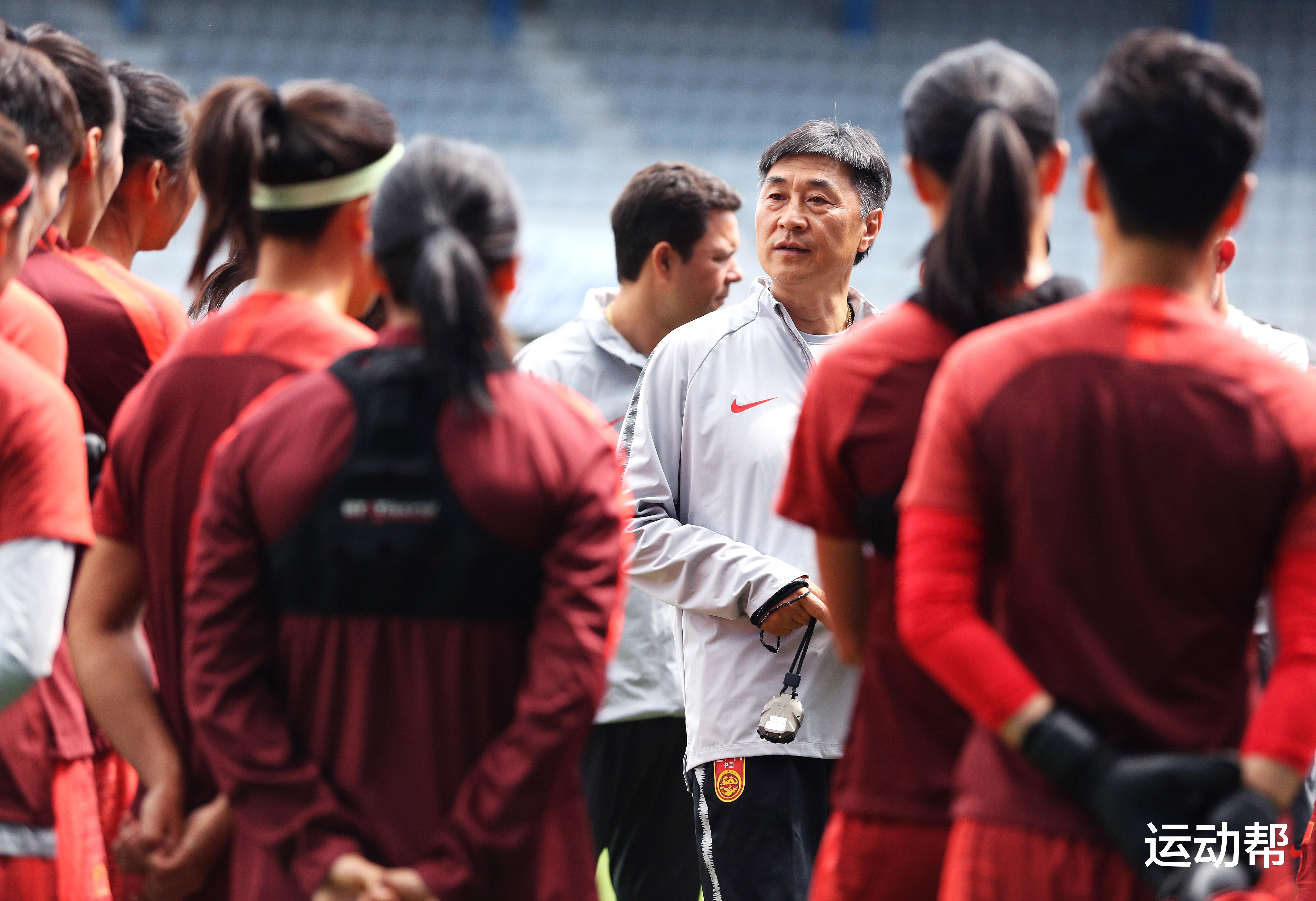 韩国队|半场女足0-2落后!30分钟后为何出现慌乱?后防接连被打爆