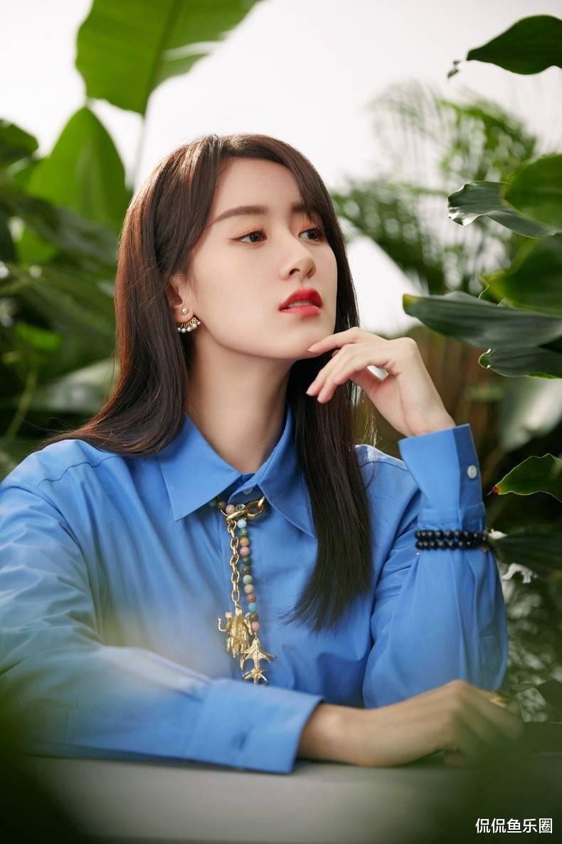 袁冰妍|28岁袁冰妍，清新脱俗气质甜美，清纯中透着性感魅力