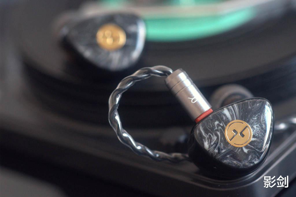 |2022年遇到的第一條聲音水準遠超定價的耳塞 TinHiFi T3 Plus