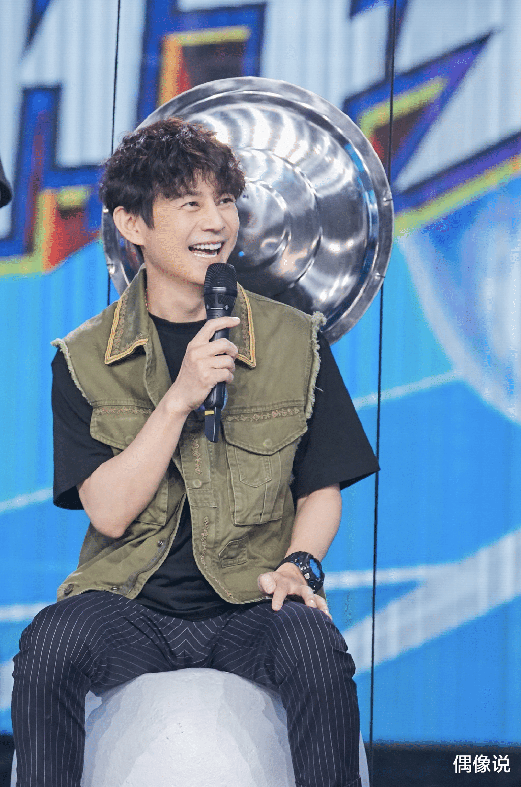 何炅|苏炳添创奥运历史后，给何炅拉黄包车的综艺画面被扒，好敬业