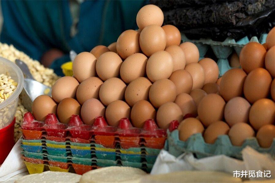 买鸡蛋,选红壳还是白壳的?记住“2不买”,选购好鸡蛋简单多了