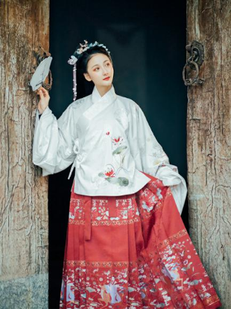 汉服资讯古装文化|不少汉服商家赢在设计却输在形制？最正统的形制，究竟长什么样子